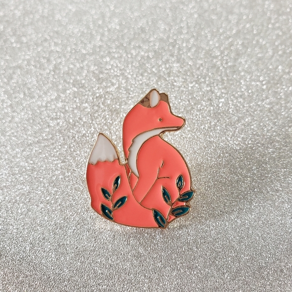 🎃 {10/$25} (FLAWED) fox in the woods enamel pin - Picture 5 of 8
